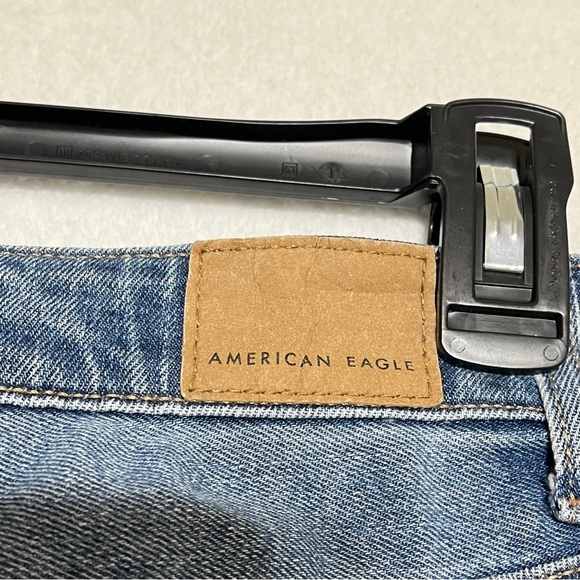American Eagle Women's Comfort Stretch Waistband Distressed Mom Jean Size 2 Reg. - Picture 8 of 16